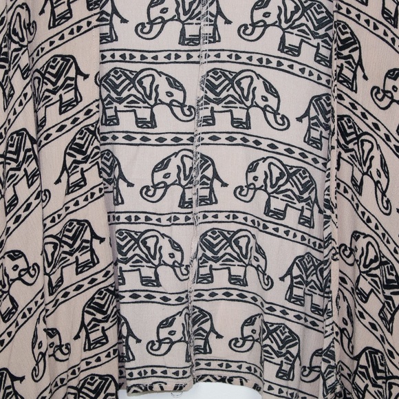 Patterned Animal Shawl - Picture 3 of 4